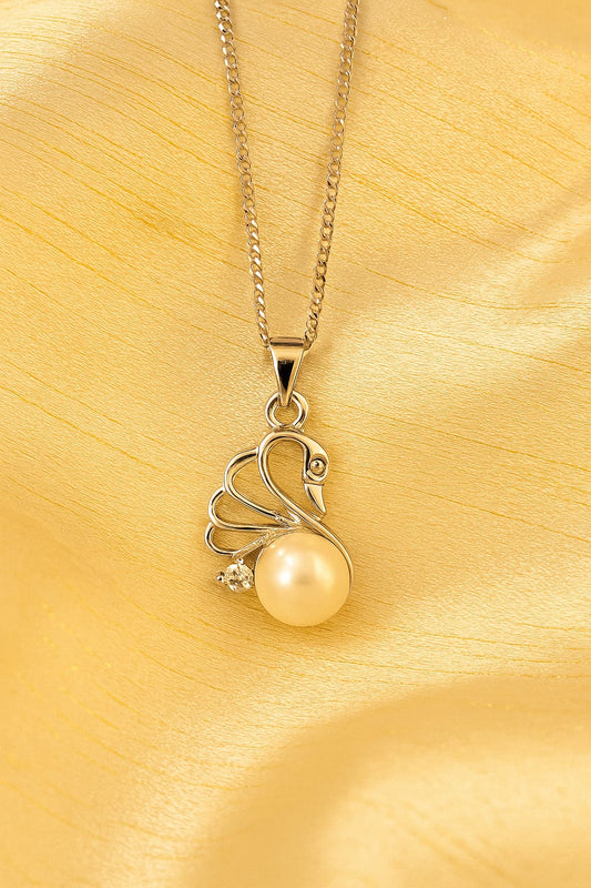 SWAROVSKI PEARL PENDENT WITH GOLD POLISH CHAIN